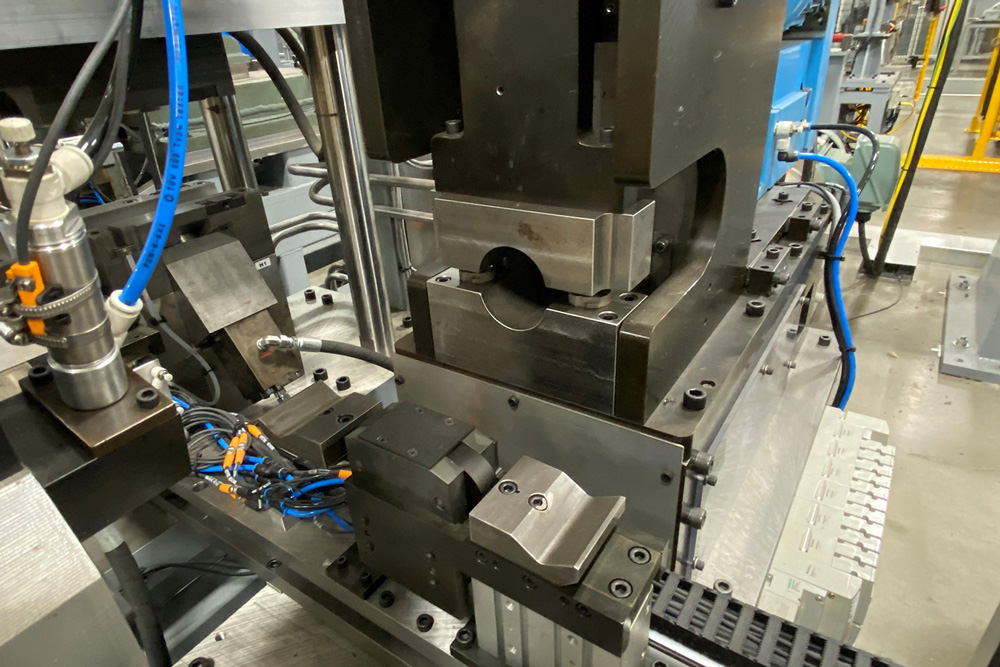 Canada Tube Form Swagging End Forming Machine in motion